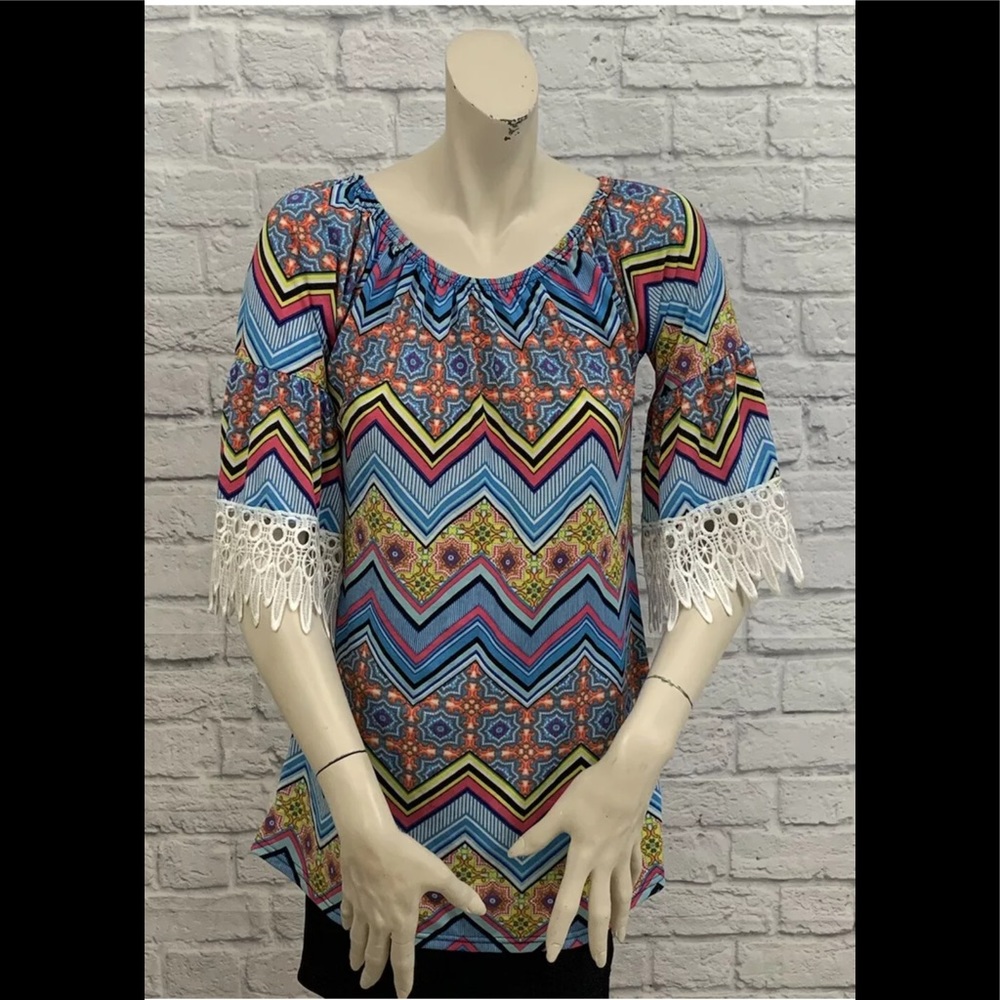 WIN WIN MULTI COLOR GEOMETRIC PRINT HALF SLEEVE LACE TUNIC TOP SIZE S/M